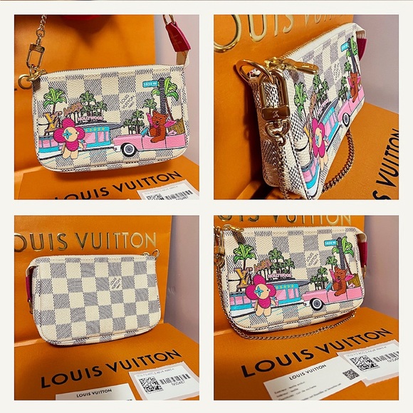 ‼️S O L D‼️Louis Vuitton Limited Edition Christmas 2021 Damier Azur Pochette - Picture 6 of 6